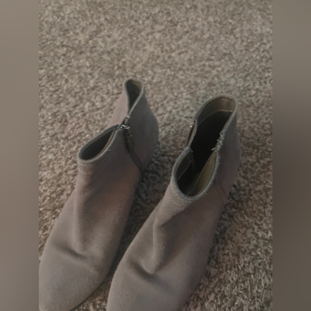 Blondo
Taupe
Size 8.5
Water Resistant
Suede
Ankle Boots
1.5” Heel - Picture 11 of 16